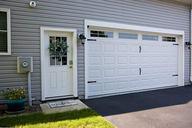 24/7 Emergency Garage Door Panel Replacement experts in Roane County County, TN